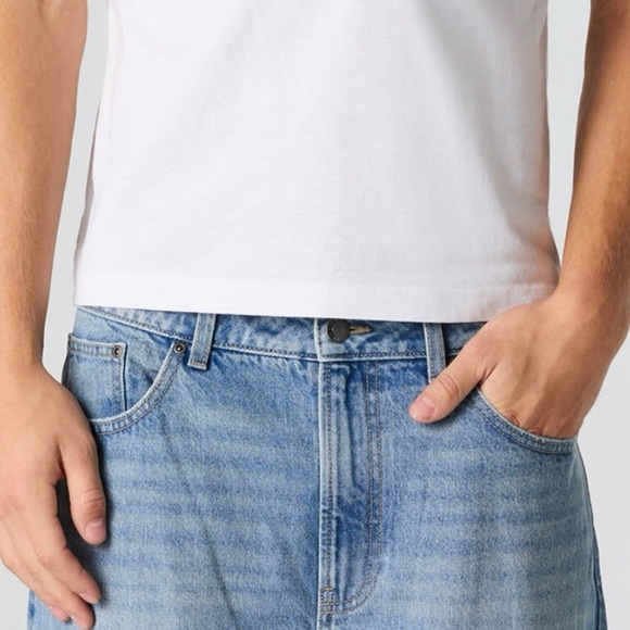 NWT Stay Weird Graphic T-Shirt – Slim Fit Short Sleeve Crewneck – White - Picture 7 of 7